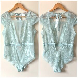 NWT La Vie En Rose Delicate Lace Light Blue Ribbon Tie Back Teddy Size Large‎
